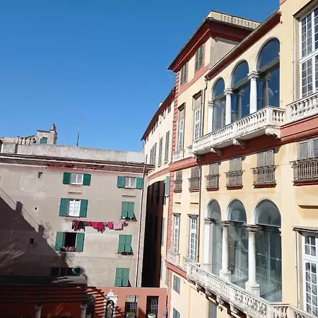 Bright Window Vista Su Palazzo Rosso Genoa