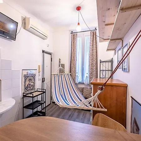 Bright Window Vista Su Palazzo Rosso Apartment *
